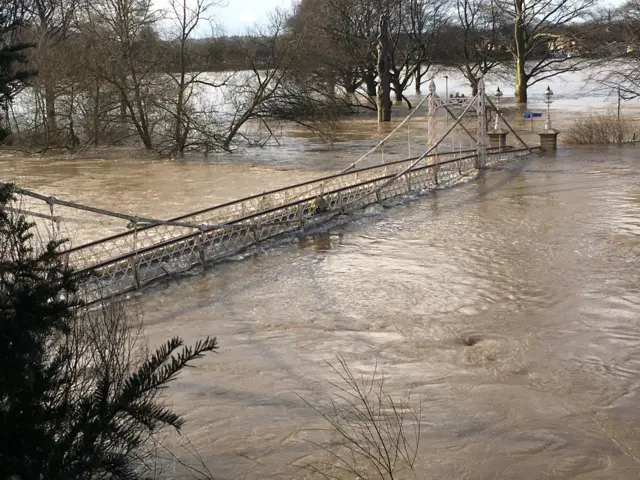 Victoria Bridge