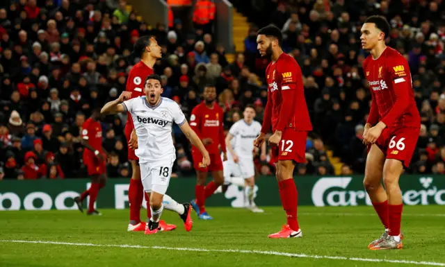 Pablo Fornals celebrates