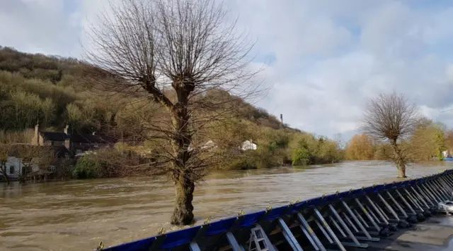 Flood barrier