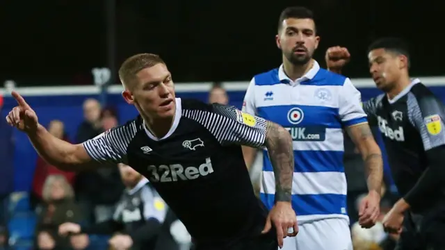 Martyn Waghorn celebrates