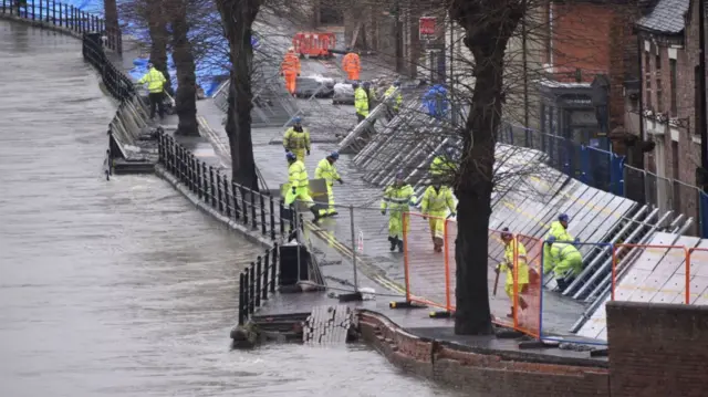 Flood barrier inspection