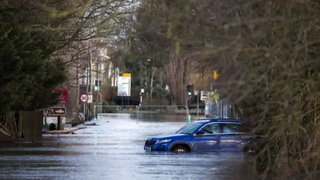 Flooding around Upton upon Severn