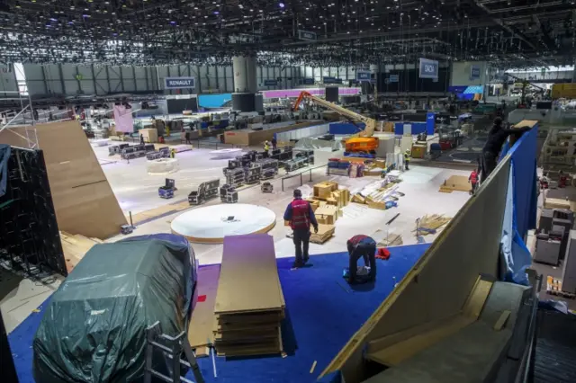 People pack up at The Geneva Motor Show