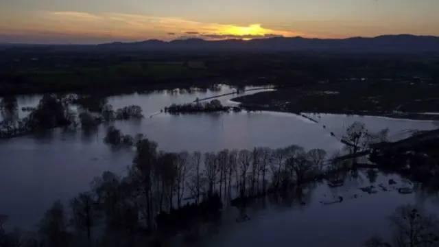 Flooding around Upton upon Severn