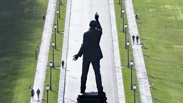 Carson statue at Stormont