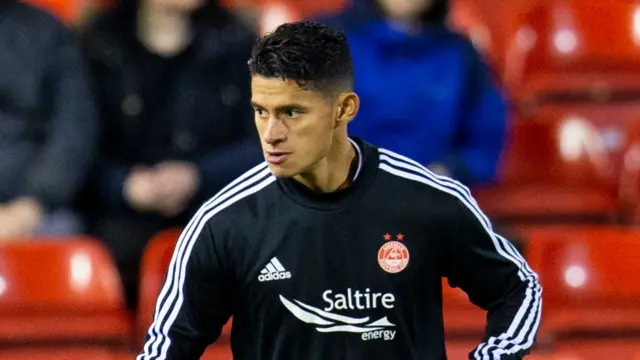 Ronald Hernandez makes his Aberdeen debut after moving from Norwegian side Stabaek