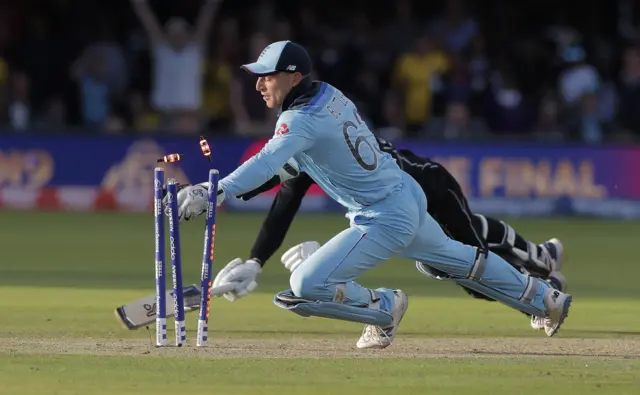 Jos Buttler breaks the stumps to run out Martin Guptill and win the 2019 World Cup