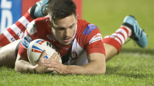 Niall Evalds scores a try for Salford