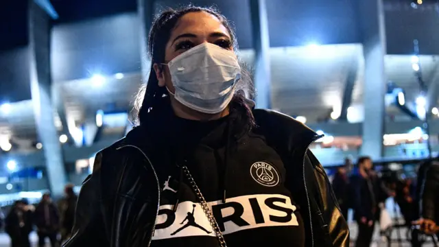 PSG fan in a mask