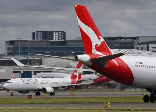 Qantas planes