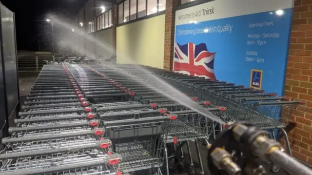 Shopping trolley cleaning