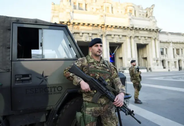 Italian soldiers patrol the streets of Milan, Lombardy, Italy. Photo: 21 March 2020