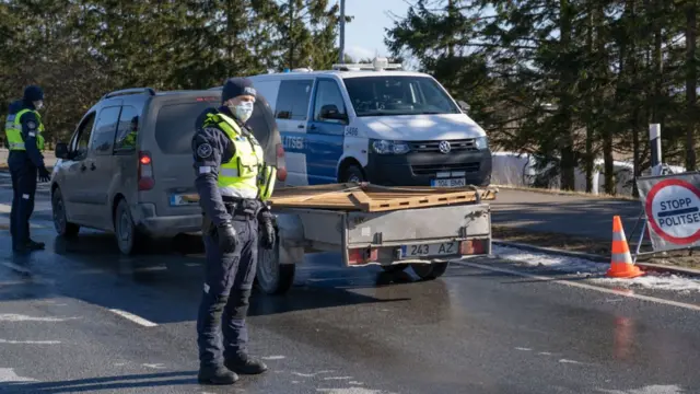 Police mount checks on Saaremaa