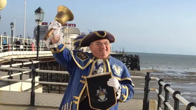 Worthing Town Crier, Bob Smytherman