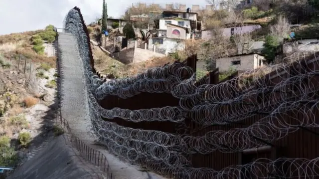 An image of the border wall