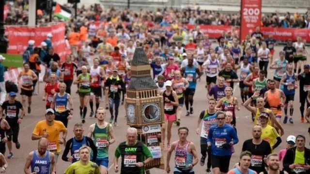 A photo of the London Marathon