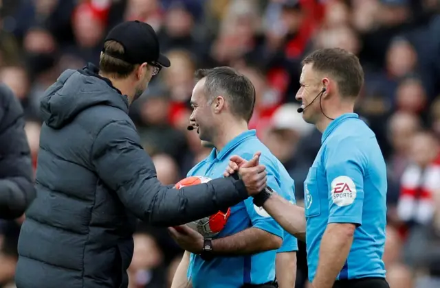 Liverpool manager Juergen Klopp shakes hands with referee Paul Tierney