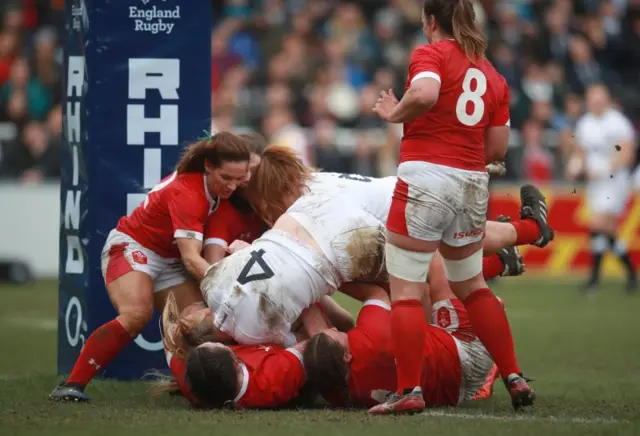 Poppy Cleall scores her second try