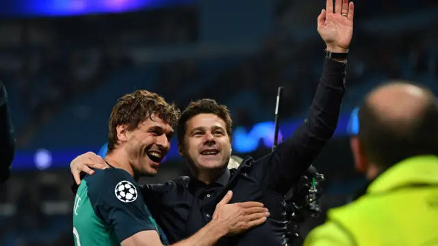 Fernando Llorente & Mauricio Pochettino celebrate