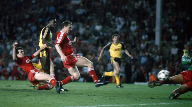 Michael Thomas scores for Arsenal at Anfield