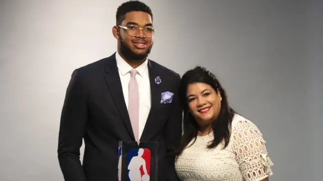 Karl-Anthony Towns and his mother, Jacqueline, in 2016