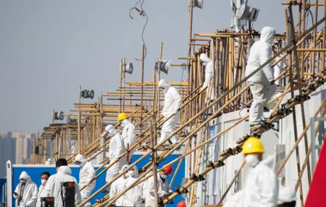 Builders of leishenshan hospital