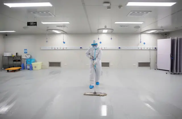 A medical worker wipes the ground in leishenshan hospital,