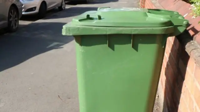 Green bin in Warwick