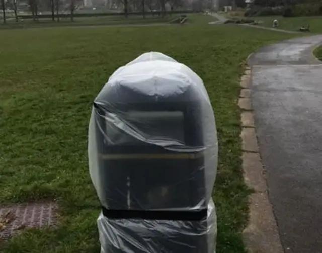 Covered bin