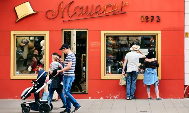 Shoppers in Vienna, 17 Apr 20