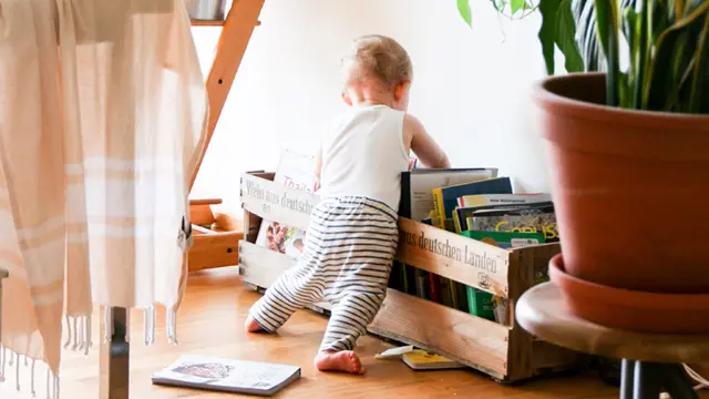 Child choosing books
