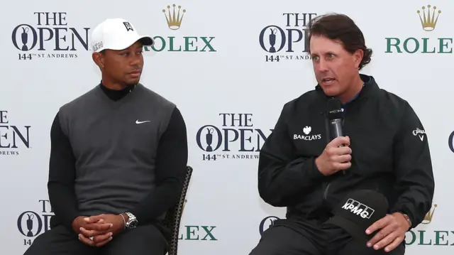 Tiger Woods (left) and Phil Mickelson