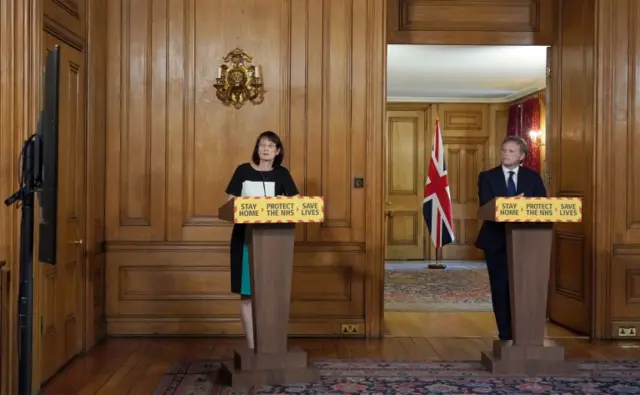 Jenny Harries and Grant Shapps at the Downing Street briefing on 24 April 2020