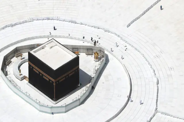 A few workers are seen nearby empty Kaaba after the precautions against the novel coronavirus (COVID-19) are taken in Mecca, Saudi Arabia on April 07, 2020.