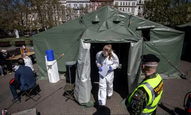 Coronavirus testing in central Prague, 23 Apr 20