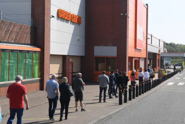 Queue today outside Darnley B&Q