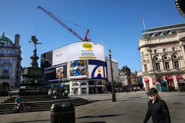 Deserted piccadilly