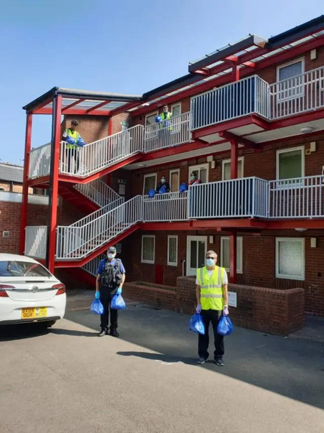 Leicestershire Police assisting The Shree Hindu Temple to distribute food to vulnerable people