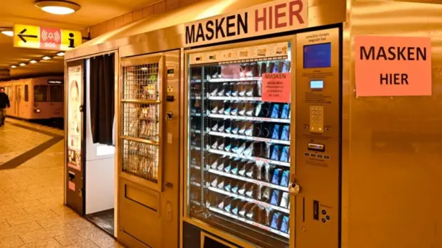 Vending machine for masks