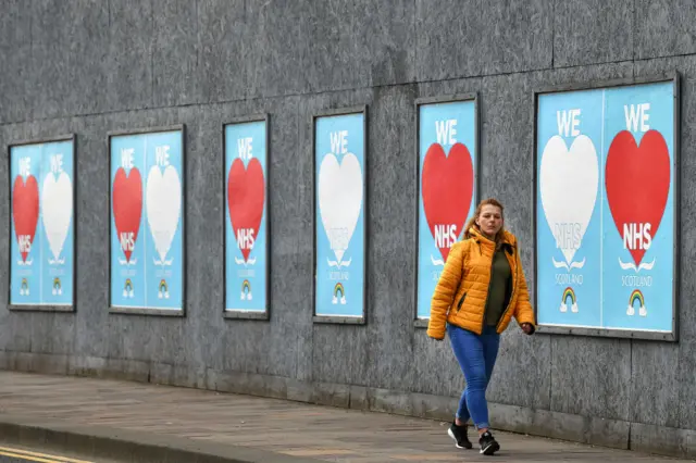 NHS support signs in Glasgow