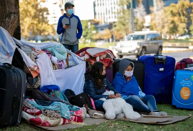 Bolivian nationals stranded in Santiago, Chile. Photo: 28 April 2020