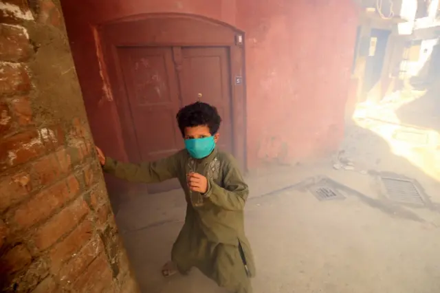 A boy wears a mask in Peshawar, Pakistan. Photo: 2 April 2020