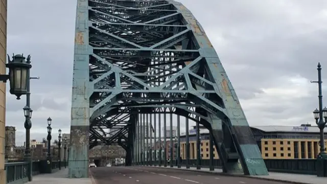 Tyne Bridge with no traffic