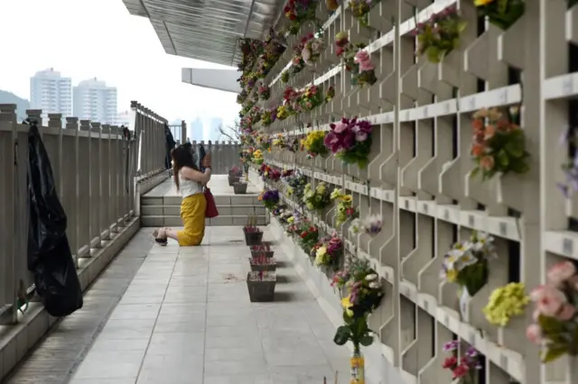 A day of remembrance was held in China to honour victims of Covid-19 on the annual Tomb Sweeping Day that remembers the dead