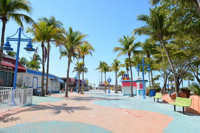 Fort Myers beach shops closed