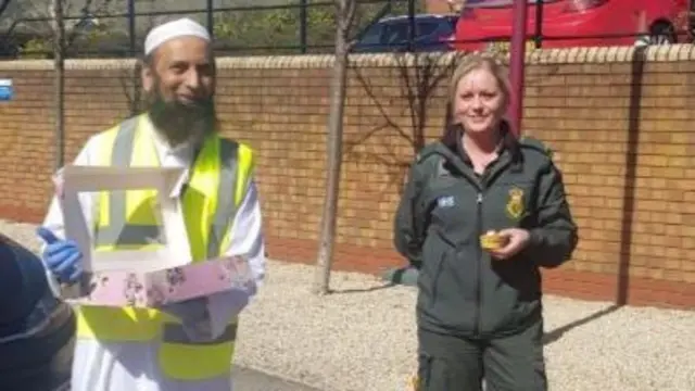 Cup cakes from mosque member to NHS worker