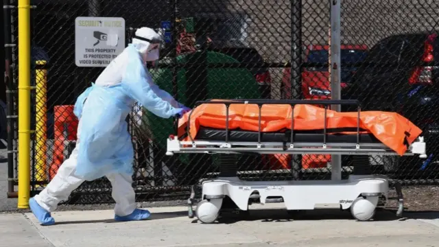 Medic with a coronavirus victim in a body bag