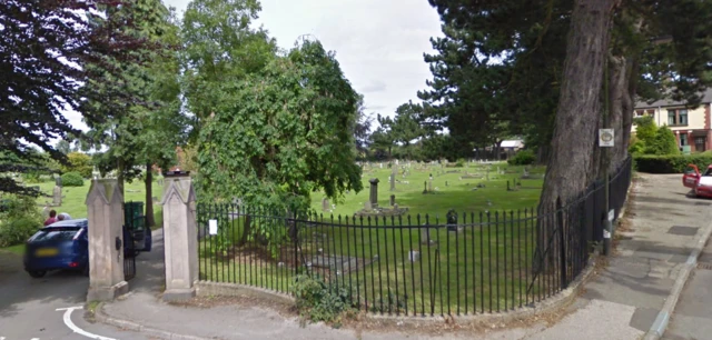 Cemetery Road, Leabrooks