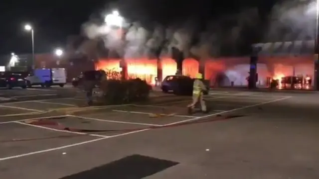 Belgrave Commercial Centre fire