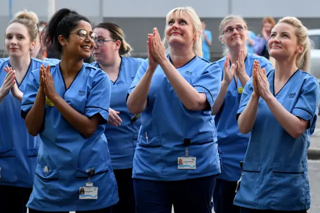 nhs workers clapping in glasgow